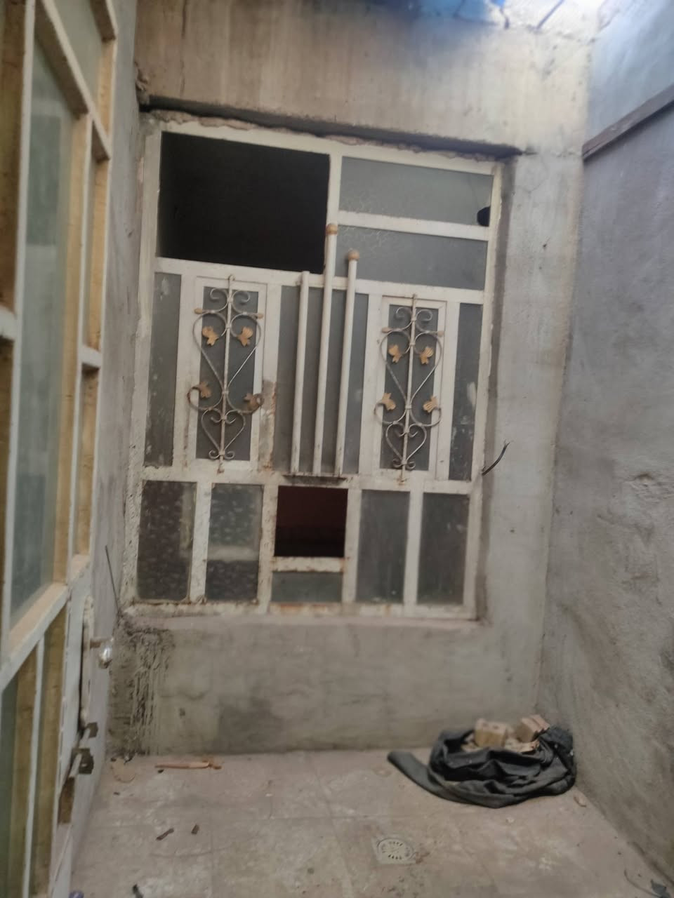 بيت للبيع 100مترزراعي  بحي البتول
شلرع ابو ثلاجات  . منطقه تتوفر ماء+كهرباء للتواصل
على الرقم موبايل***********
