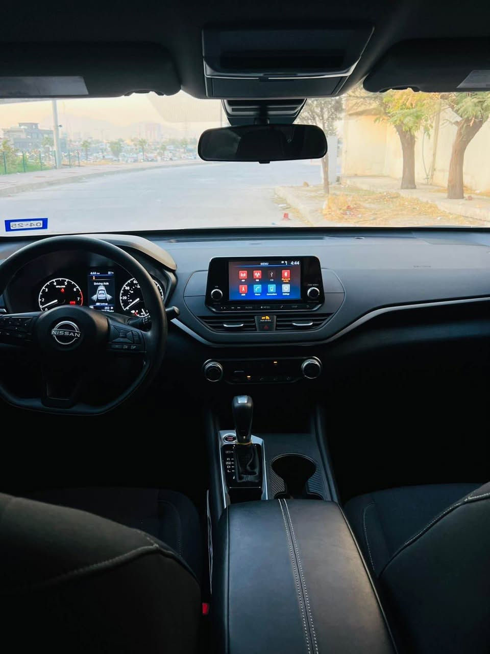 نیسان ئەڵتیما ٢٠٢٣
مواسەفات S
ڕاداری ئاوێنە 
ڕاداری خەتی جادە
حاسەی پێش و دواوە
سەیارەکە بێ بۆیاخە یەک پارچەی گۆراوە بە بیلاد 
گێڕ و مەکینەی بە شەرت
تەنها ٣٠٠٠ مایل ڕۆشتووە
سەیارەکە ڕەقەمە و سەنەوی تا ٢٠٣١ تازەیە
*********** السليمانية, العراق
