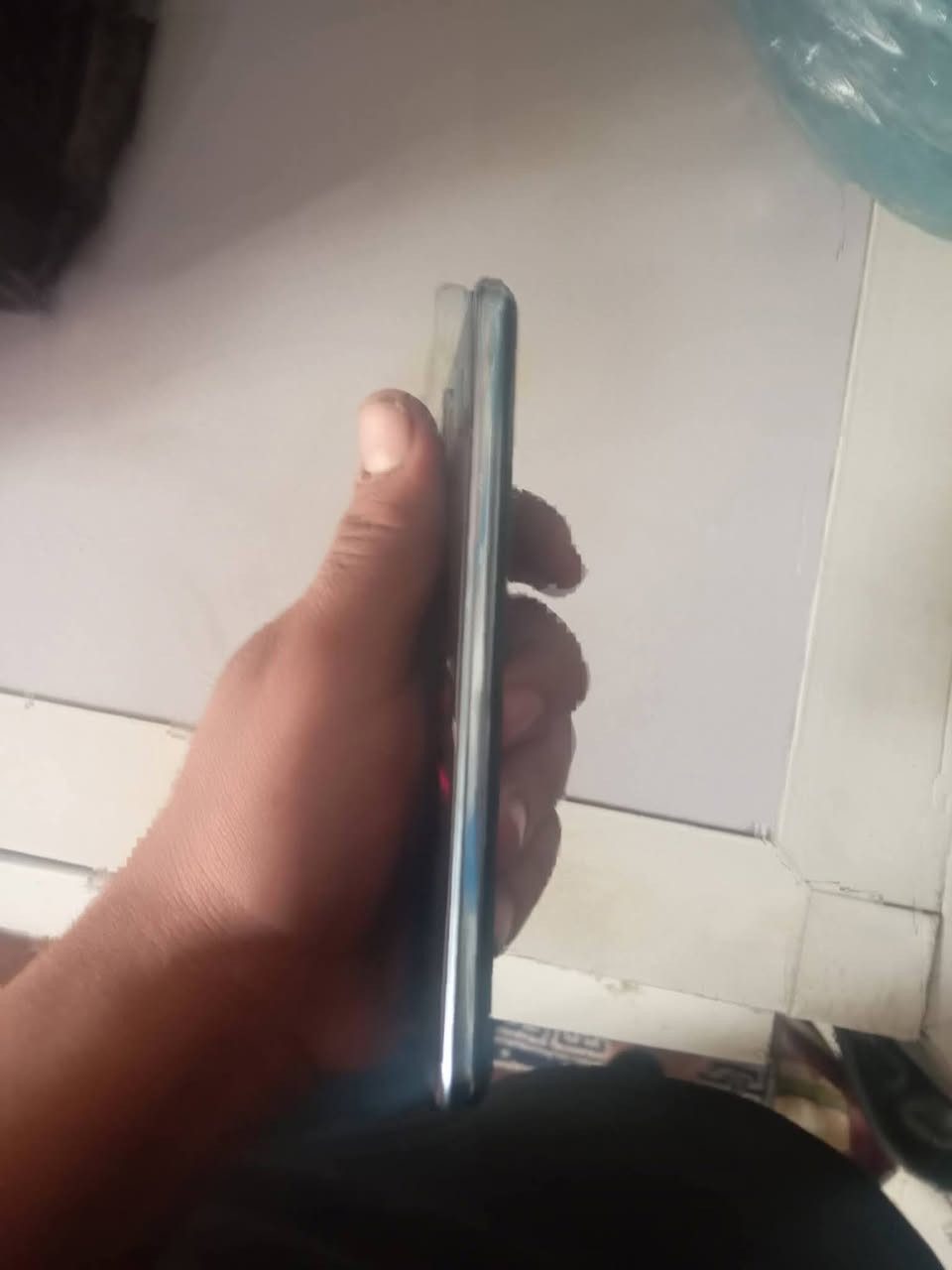 اسمة vivo V 21جهاز  غني عن التعريف مساحته 128GB عشوائيه 8GB
جهاز بيه كسر ب ظهر  وبس السعر رمزي كلش 
راسلني  واتساب ***********
 عنواني بغداد وموجود توصيل لكل المحافظات
