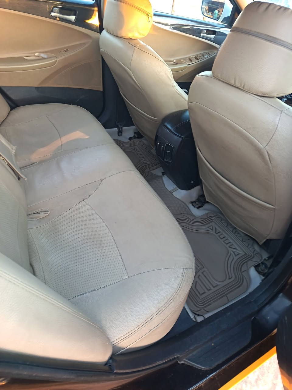 سوناتا للبيع خليجي بانوراما 2011 جاهزه
تخم تاير حداديه كير مكينه تبريد قطعتين 
منظومة بانزين جديده
منضومة تبريد جديده
اشاير بالمري لايت زنون
السياره جاهزه ماعايزه برغي
السعر 98 وبيها مجال حك الجيه
المكان /الحمزه الغربي ***********
