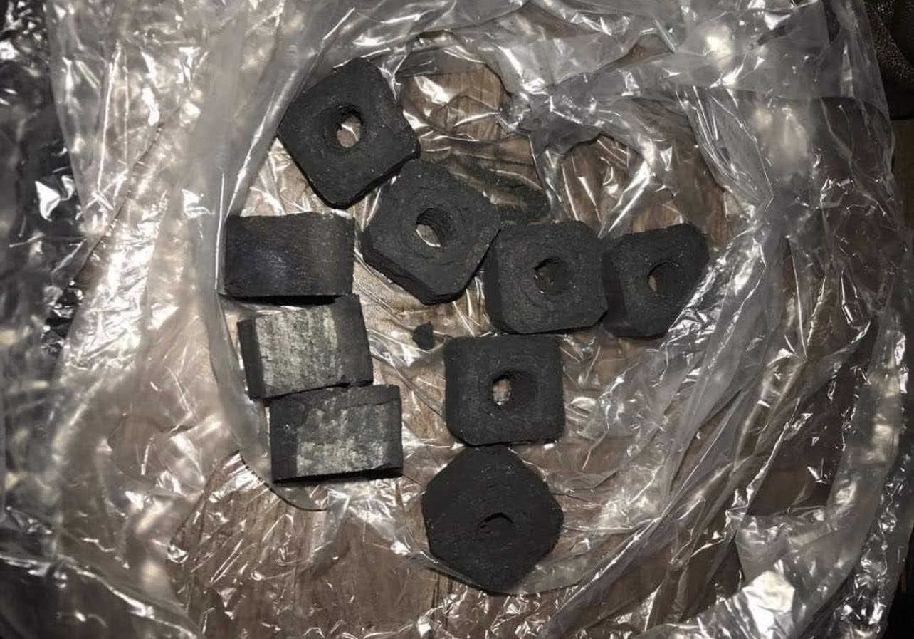 الطبيعي فحم كوكو اراز 
الوزن 10 مبكت 1 كيلو باكيتات 
 الوزن 6 كيلو فل 
والسعر رخيص 🔥🔥🔥

اخوان البيع فقط لاهل الجملة 
واتساب ***********
