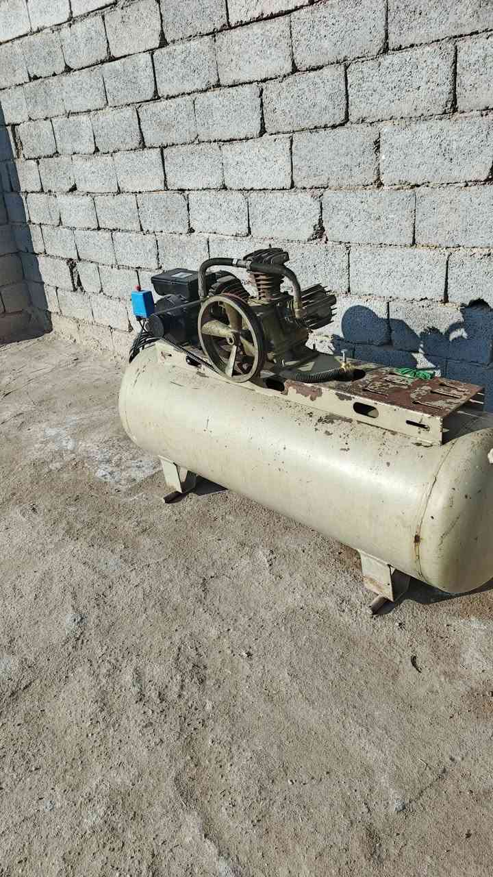 السلام عليكم اخوان كمبريس  للبيع السعه 300لتر السعر 450 المكان  ناصريه شطره ***********
