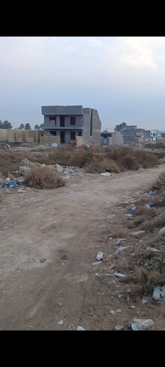 قطعة للبيع زراعي سند 25  الجمعية (بالمستقبل) على التبليط مباشر المساحة ٢٠٠ متر السعر ٣٤ مليون  
***********
