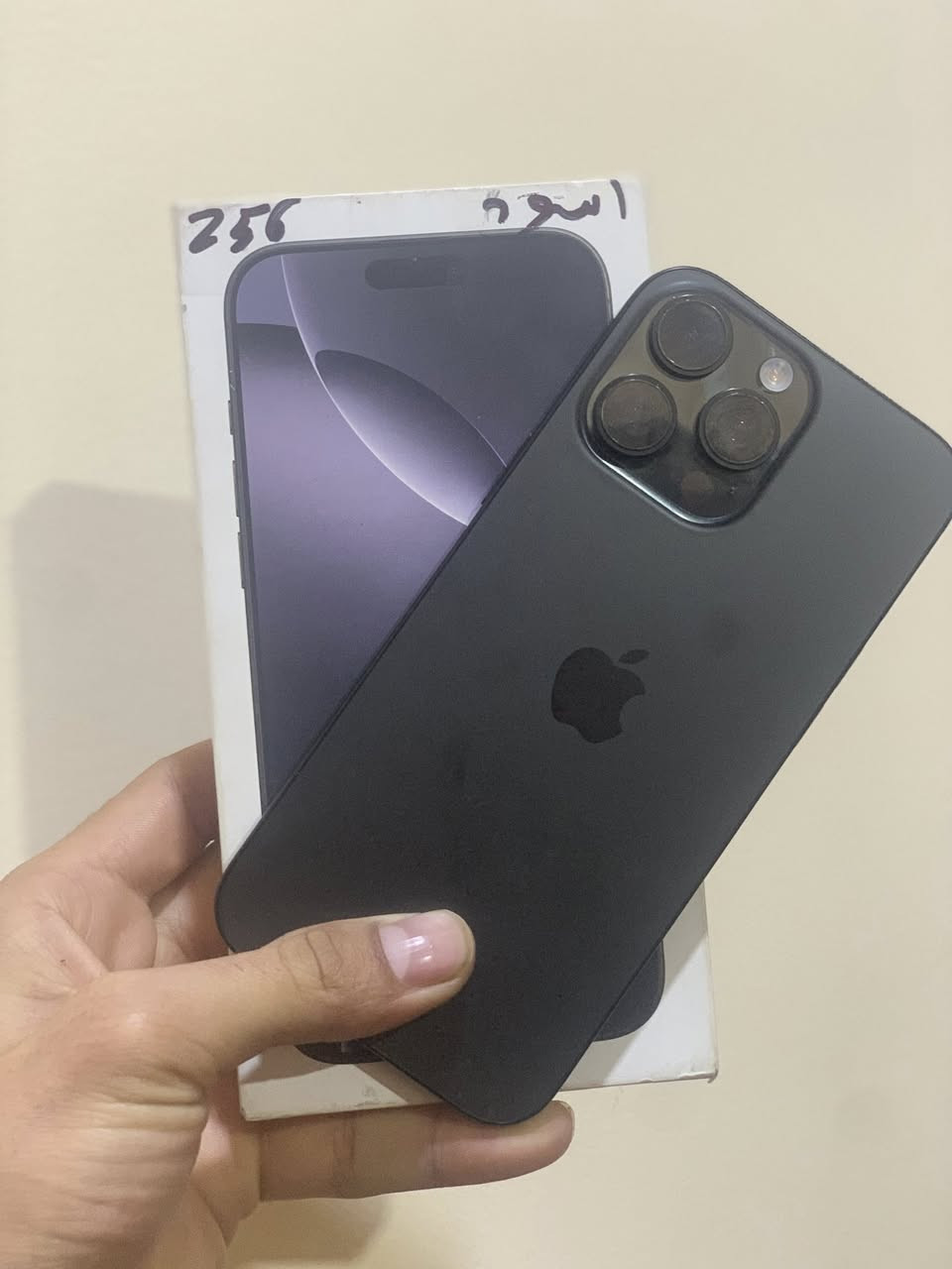 ايفون 16 برو ماكس نضافه 99%بطاريه 93 ذاكر 256 الموبايل شرق اوسط نهايته مليون و250 للتواصل واتساب فقط ***********
