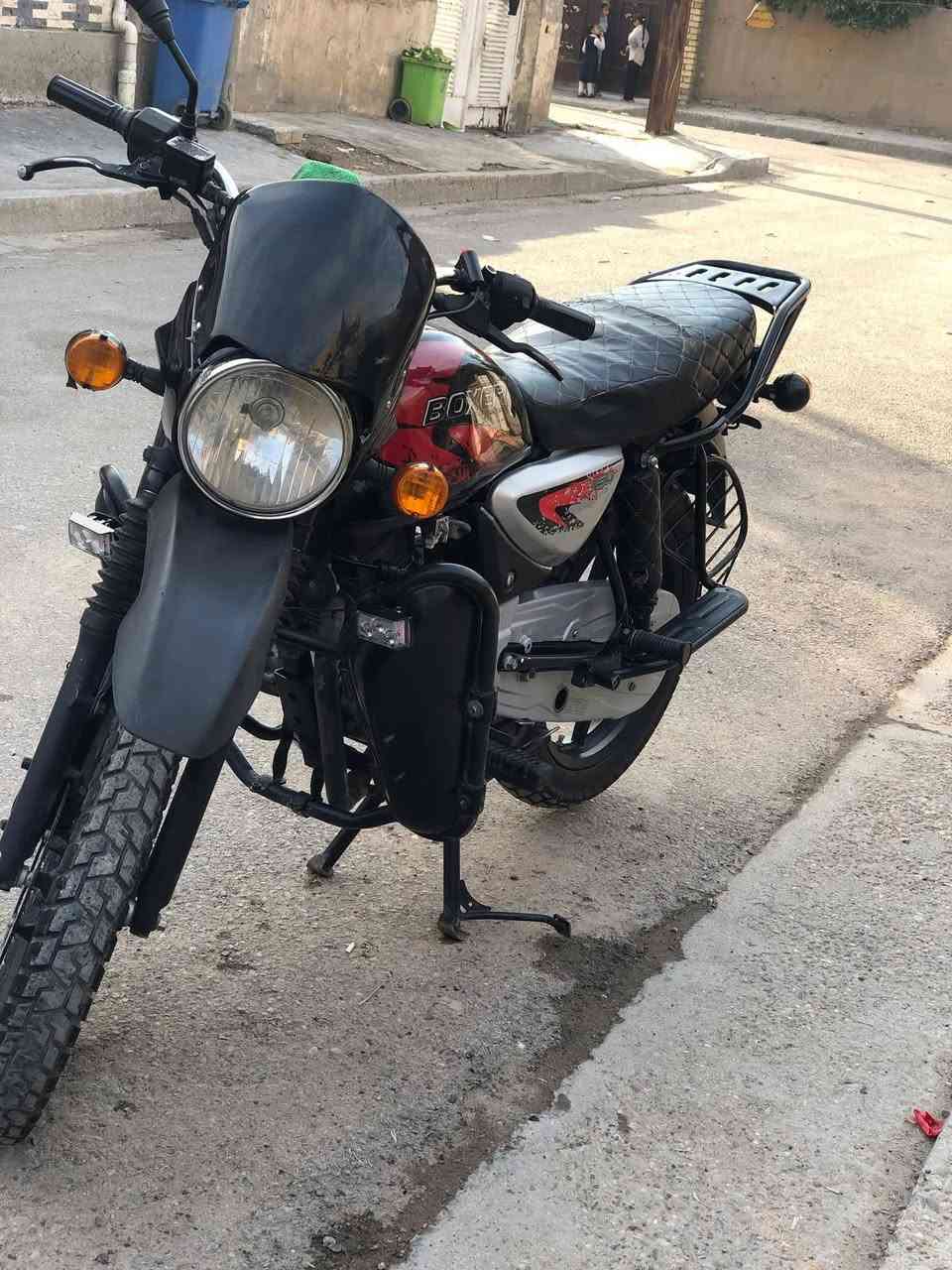 سلام عليكم من رخصت الكروب بوكسر جبلي وراق دراجه مكفوله نضافته شوفت عينك وتجي تكلب وتشوف دراجه دراجه مال بيت مخليه على كد طلعتي لسوك مكاني بغداد الشعب :سعر مليون ٤٠٠وبيه مجال 
١٤٠٠:رقم تليفون *********** اي وقت موجود تصل ودلل
