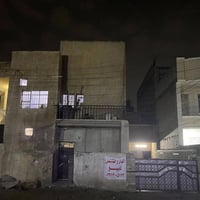 الدار والمشتمل (( للبيع )) البيت صالح للسكن  ابيع كاع  المساحه 241 ونص...