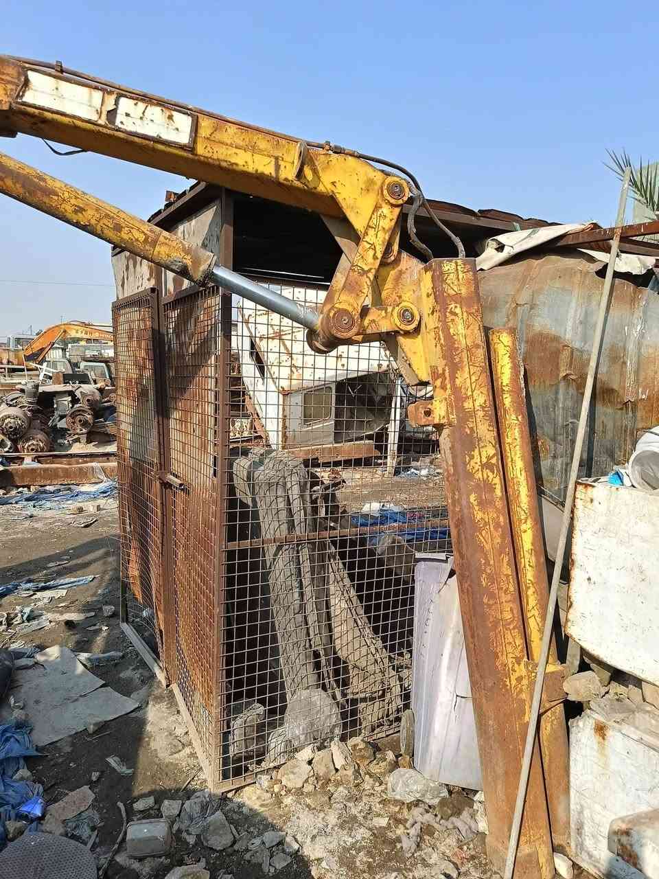 كرينات عدد 3واحد 10طن والثاني 6طن والثالث4ونص للبيع للتواصل على الرقم ***********
