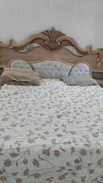 سلام عليكم غرفة نوم نضيفه نقص  ميز التواليت  معه غساله اوتوماتيك عنوان النجف حي السلام      *********** بي واتساب
