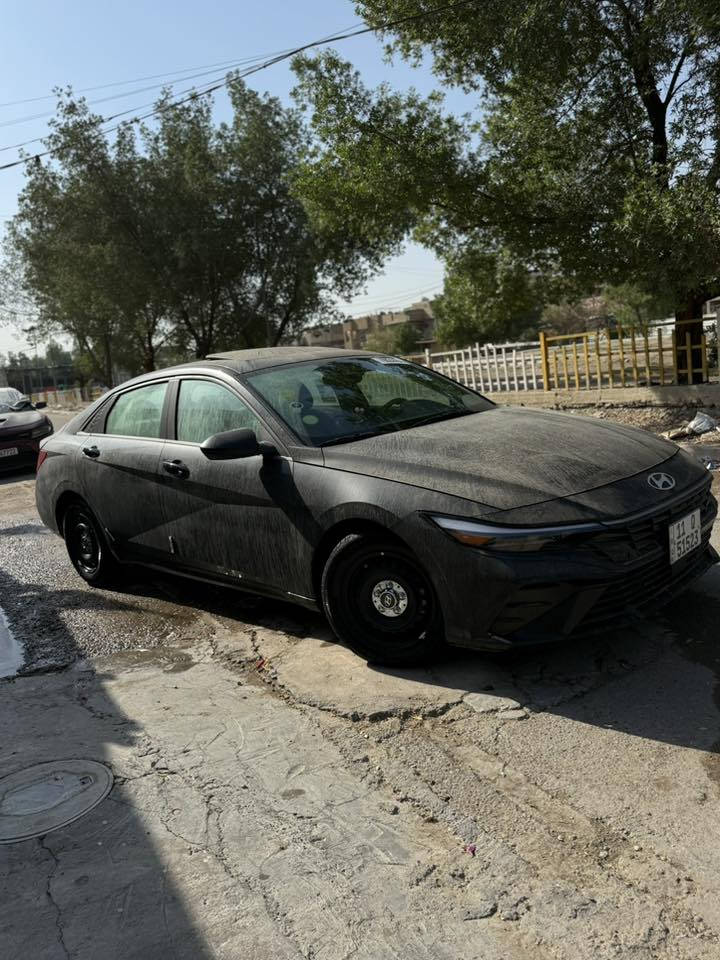 السلام عليكم ورحمة الله 
النترا 2025 
الون اسود متغير 
فول واحد على واحد من عده كشنات جلد 
 مواصفاتها 
- بصمة تشغيل ابواب وصندوك
- فتحة سقف ( سلايد روف ) 
- محرك 2000 Doch دوش بانزين
 - كاميرا 360 درجه 
-تبريد منفصل
- رادارات 360 درجة ( امامي جانبي خلفي ) 
- التحذير عند فتح الباب 
-رجاج ستيرن عند تحذير الرادار الامامي
- تحكم ستيرن 4 جهات 
- 3 وضعيات قيادة  
- مثبت سرعة ذكي ( التحذير عند مغادرة المسار )
‏- Auto Hold التوقف لفترات قصيرة
- سايد بريك بصمة 
-شاشة بلازمة حجم كبير لمس تدعم نظام الابل كار بلي والاندرويد اوتو و خرائط GPS  
-شحن واير ليس 
-تشغيل عن بعُد 
-اضواء ترحيب عند الاقتراب 
- مازدات لد نهاري + زنون  
-لد خلفي
-نقط عمياء في المري الجانبية
-تدفئة بالكشنات
-لد متغير 7 الوان بالدشبول 
-كير اوتماتيك و S 
-تحديد مسار وقيادة ذاتية
- رادار امامي 
- مانع انزلاق 
- سياره بعد احلى من الصور
-رقم بغداد باسمي 
-دوشمة عام من كشنات سفاري كاملة مكملة 
السعر 175 $ قفل 
-رقم الهاتف ⬇️

‏ ‭***********‬
مكان السياره : بغداد الامين الثانية 

ضرر موضح بالصور السياره كلها ليبل واحد بدون تبديل صبغ فقط مكان كتابة(  ELANTRA ) الباقي  كفاله عامه من التبديل والصبغ وكفالة جميع الايرباكات
