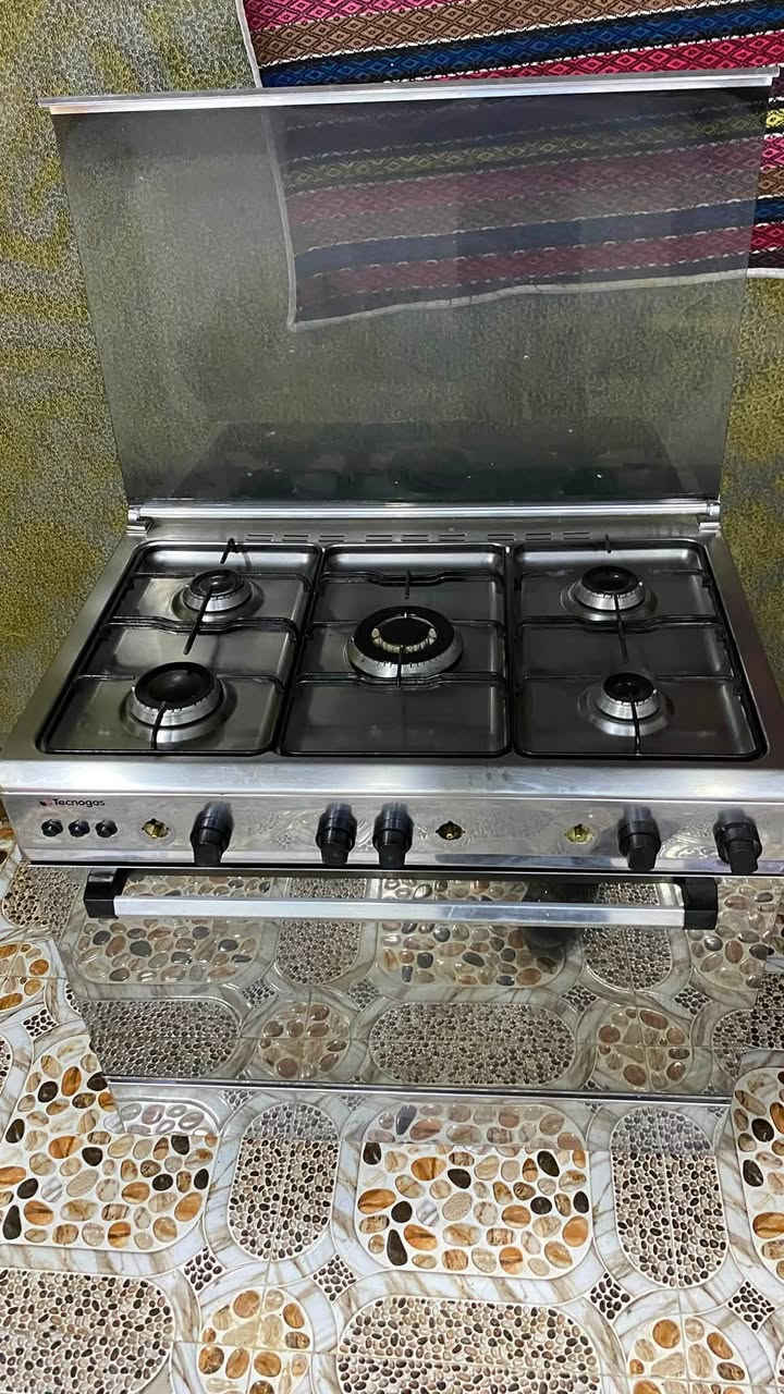 سلام عليكم طباخ بعده اخو الجديد نضيف حيل
تشغيل 5 عيون  الفرن فوك وجوه عنوان كركوك واحد حزيران ❤️🌿*********** متواجد واتساب
