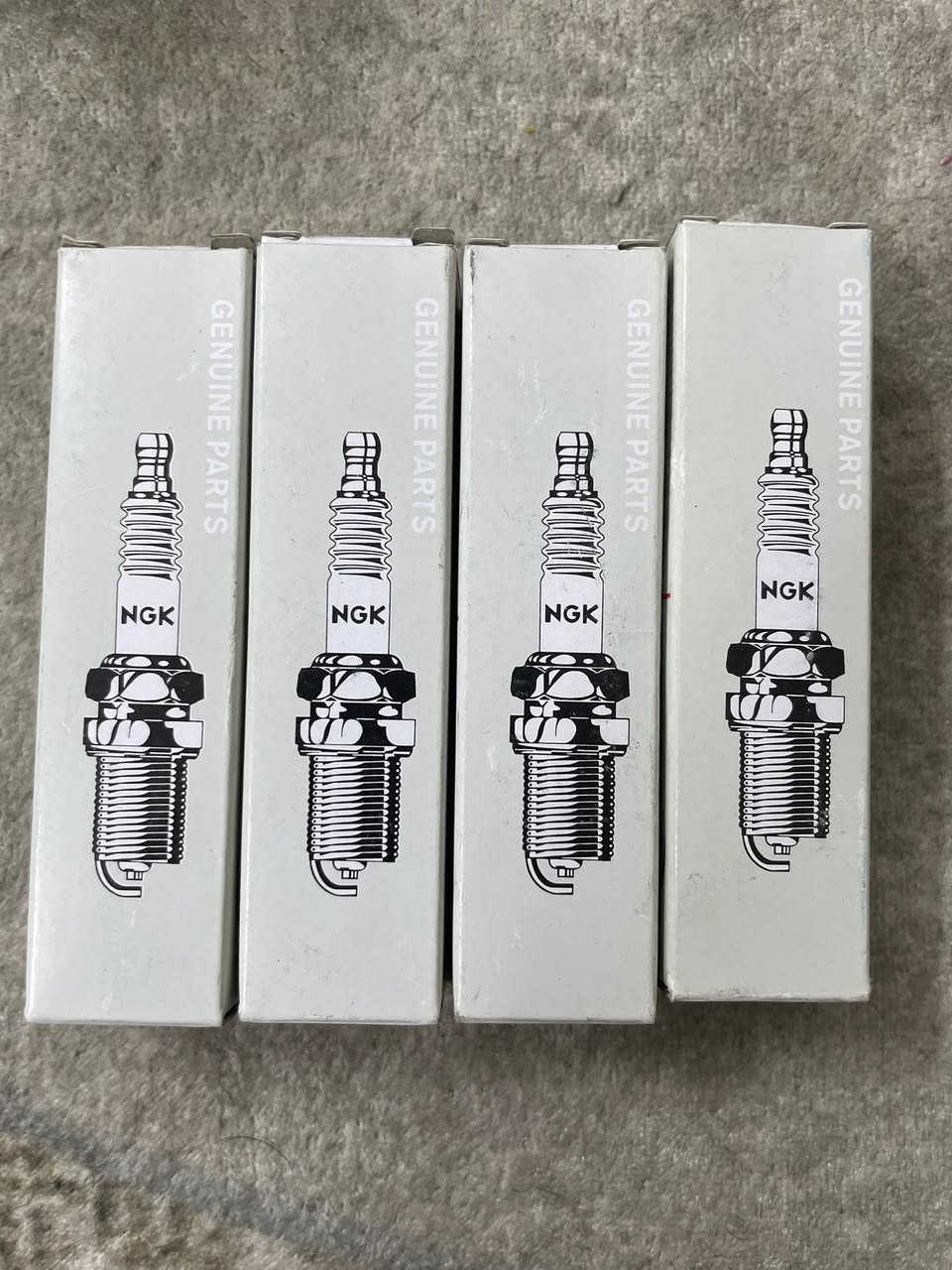 السلام عليكم شباب
- غراض سني 

- بلكات ngk ( تخم ) 
- بلكات JRlDUM ( تخم )
-  بوش طبلات صغار + اكبار 
- هورناات عدد(3) + هورن اصلي سني ( تفصيخ ) 
- زنون الاصلي مال سني تفصيخ عدد (2) ( اصفر )
- منظومه زنون ( ابيض ) 
- روس رواط 
- رواط 
- بانزات ( زوج ) 
- فلاتر دهن عدد (3)
- واقيات مطر 
- مثبت تلفون 
- گلوبات 
- دوسات بلاديه 

العنوان / حي الاعلام / السيديه 
***********
