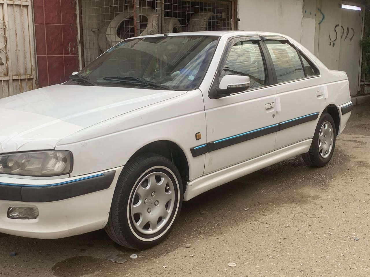 السلام عليكم بيجو بارص 2018رقم بغداد بأسمي. تحويل ثاني يوم رقم انكليزي جديد 
السياره جاهز من كلشي 
تبريد وتدفئة خير من الله
سياره بدون ضربه 
بيه بارد اربع اصابع بلجاملغ اليمن 
تخم تاير جديد
دوشمه داخليه كامله 
شاشه كبيره 
تحكم استبرن 
كير ومحرك خير من الله 
مكاني البياع حي التراث 
رقم ***********
السعر 69وبيه مجال
