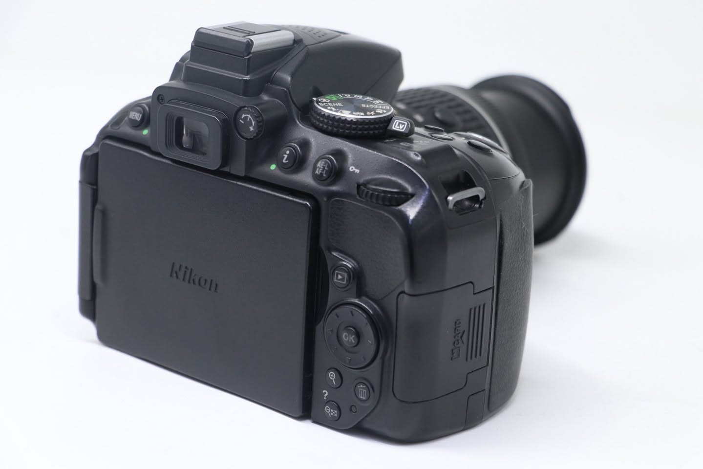 كأمره نيكون    (💣 ✨5300D 📸💣) نضافه 99/100 كامل ملحقات
شاشه قلابه 360 درجه📸
1- رام 32✅
2- حقيبه✅
3- حزام كتف✅
4- شاحنه اصليه ✅
5 بطاريه اصليه ✅ 
6- كيبل نقل صور ✅
يوجد توصيل كل العراق 🚚 السعر (⬅️385➡️) 
 ***********
