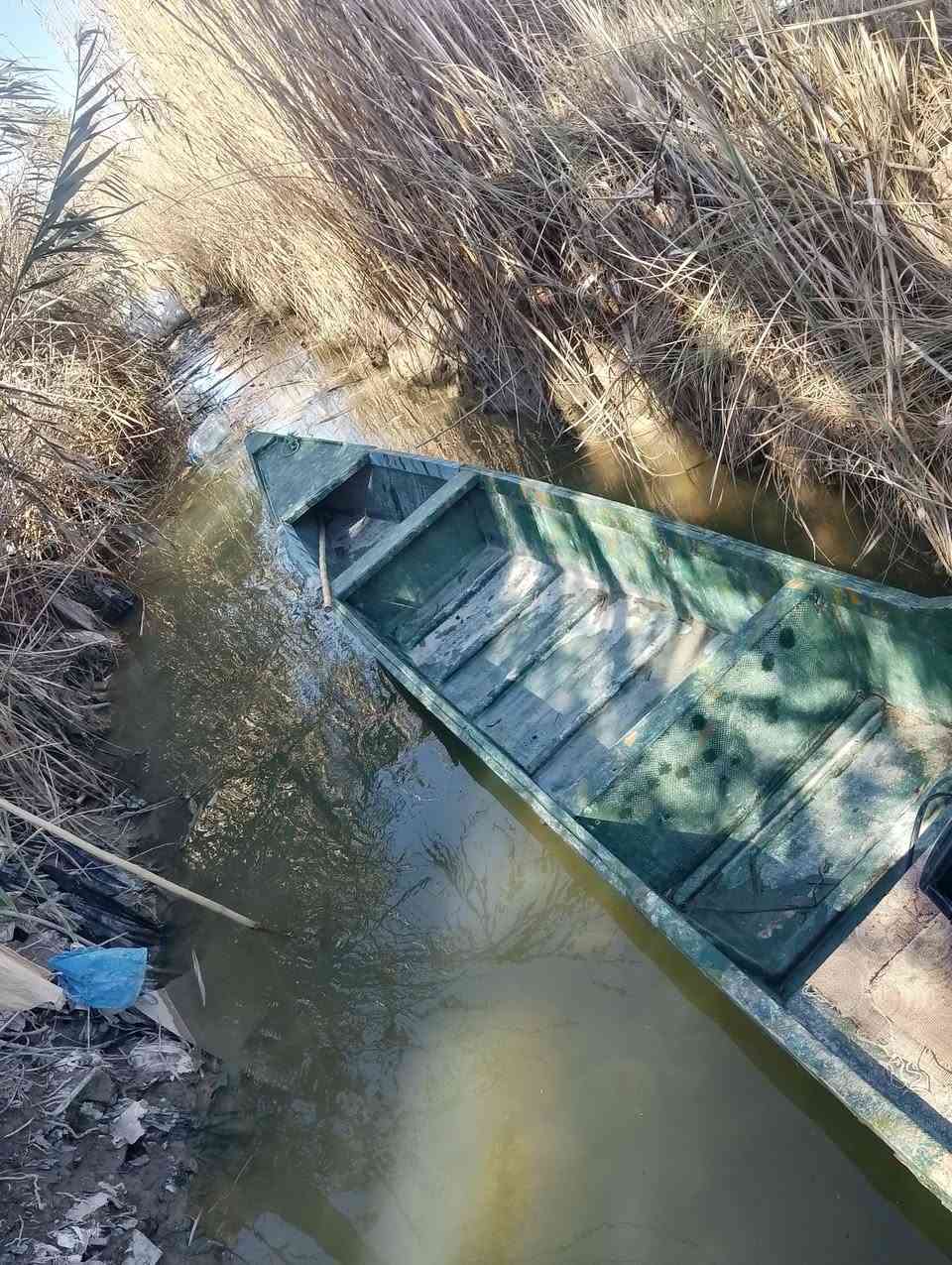 للبيع زورق قطع فيبر الطول ٥ونص وعرظ ٨٠من جوه السعر ٣٠٠ بصره كرمه علي اي استفسار *********** الموشراي ابد لايراسل
