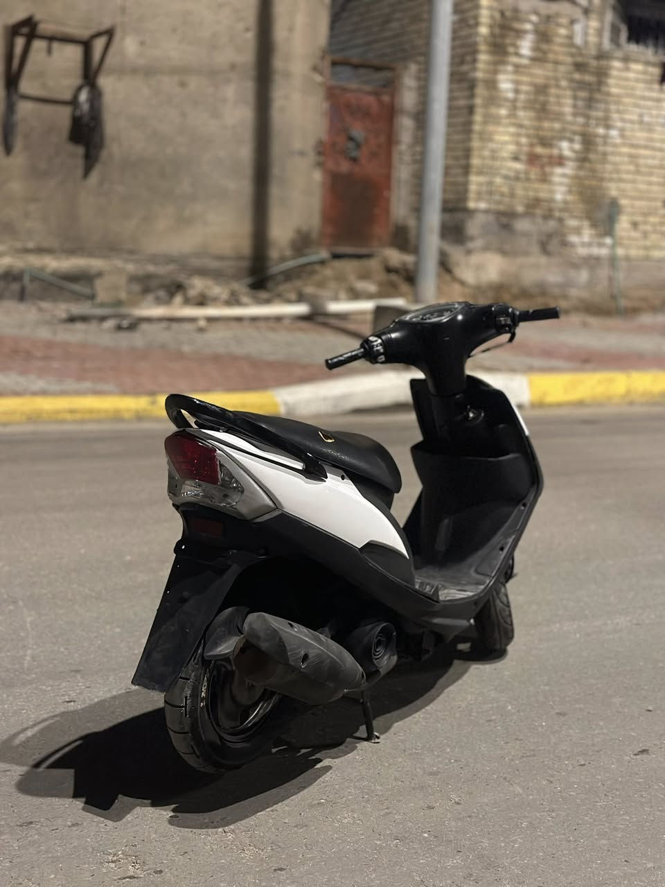 سلام عليكم ماكس عدله للبيع قبل سبوع مطلعه من الحمداني  دراجه رمبه كلشي شغال بيه من الكهربائيات و المحرك صافي سعره 950 مكاني كربلاء حي المهندسين  للستفسار عله هاذه رقم ***********
