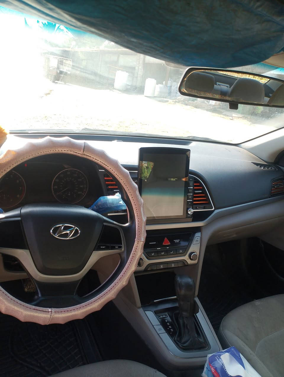 للبيع انترا موديل 2017 وارد امريكي حادثه بس جاملغ امامي بدون دواخل ولا تبديل سياره مفاله جديده مال جناي محرك كير حداديه تبريد تدفئ تخم تاير جديد شاشه كامره خلفيه مكينته 200 العنوان غماس *********** بيه واتساب سعر 120 وبيه مجال قليل
