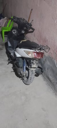 سكنس فحل البيع السعر 300 وبيهه مجال شغاله محرك لا ينقص ولا يبخر دراجع ...