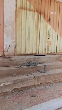 للبيع ابواب محلات  دفتري نظافه ممتازه للتواصل 07811312262.. 0771289899...