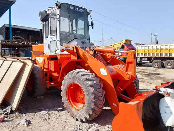 السلام عليكم شفل هيتاشي للبيع جاهز من كل شي ماكينه اربع سلندر گير يرميكانيك 3 نمر رقم باسمي مكاني ميسان ***********

