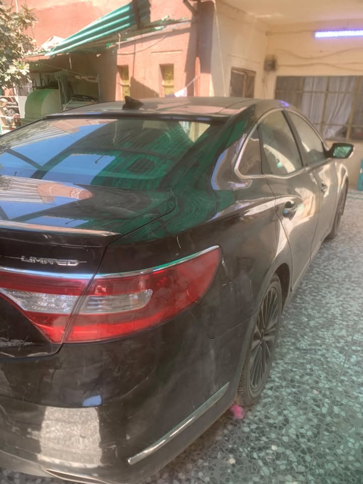 السلام عليكم ازيرا موديل 15 فول موصفات 6 سلندر 3300 بيها قطع ابيع حزام بدون دواخل شاصي سليم وتكم سليم رقم بغداد مكينه وكير خير من الله بيها نقوصات بسيطه مراوس بسني  الانترا رقمي *********** واتس اب فقط  السعر 100
