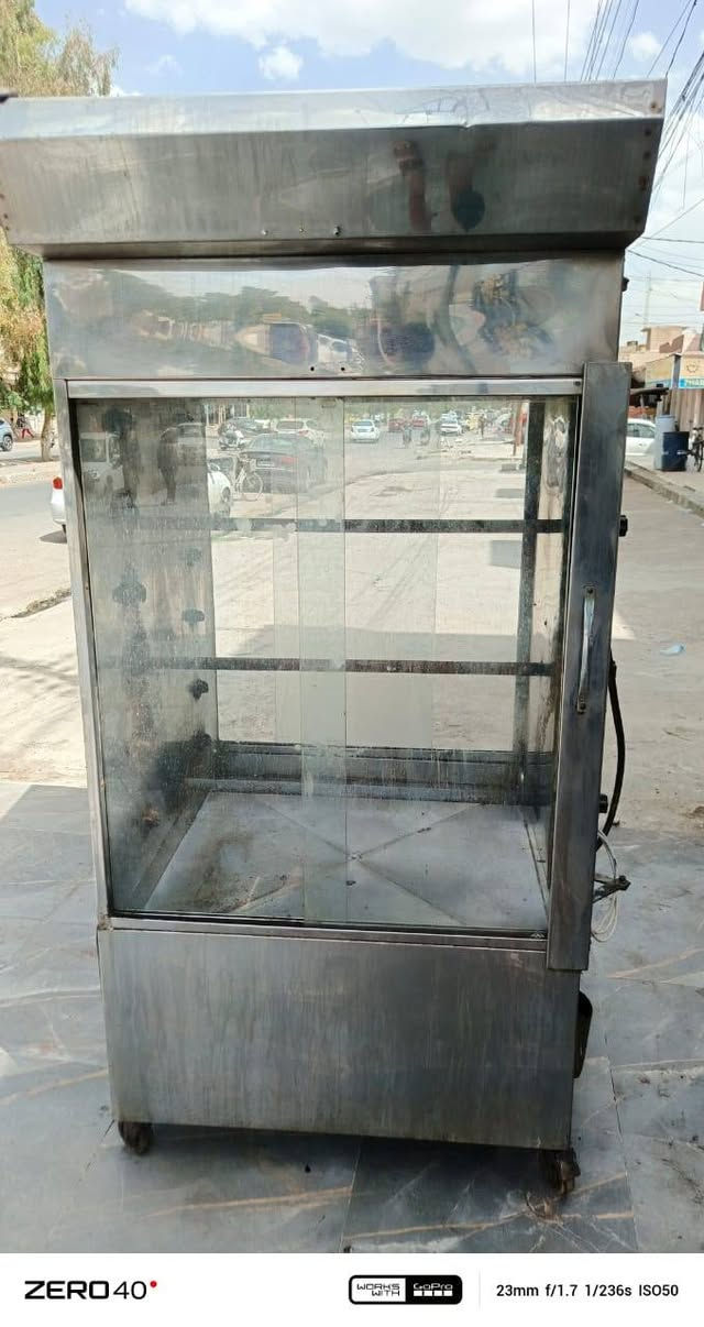 غراض مطعم للبيع
شوايه عدد 2 وحده منهم بدل 
دفايه عدد 2 
ميز 
تواصل خاص  
او الاتصال *********** 
*********** الاسيا فقط واتساب

