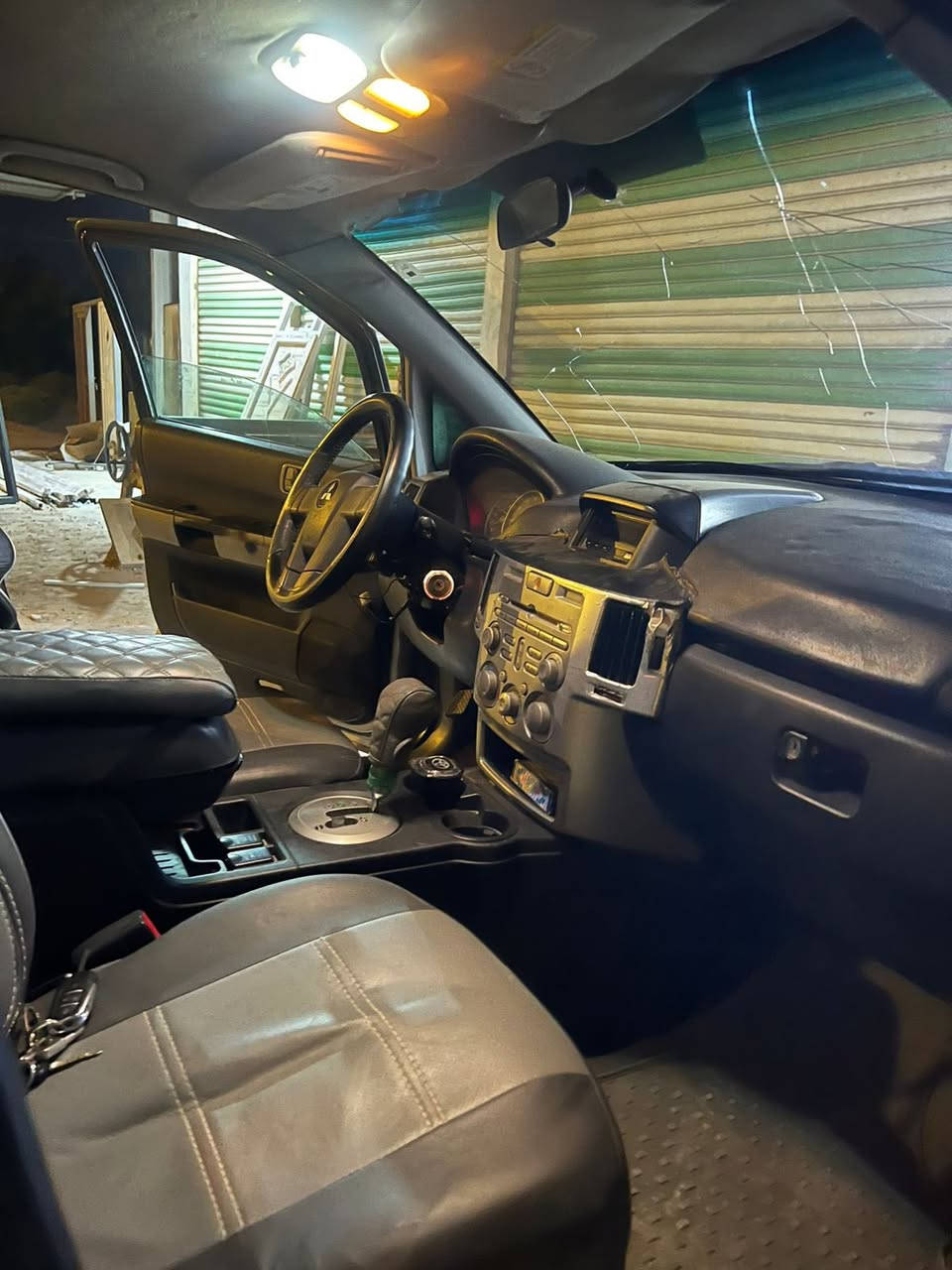 سلام عليكم 
سيارة باجيرو موديل 2004 
 كفالة من الضربة *********** مكاني ناصرية سوك الشيوخ
