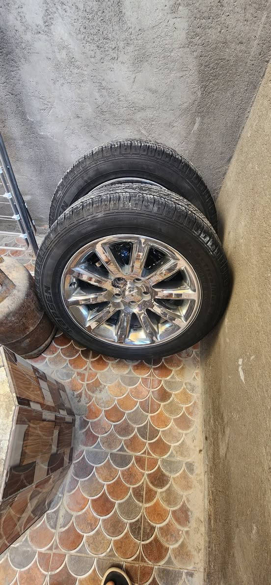 السلام عليكم ويل حجم 18 بيه تخم تايرات جديد للبيع او مراوس مكاني ناصرية..
*********** //***********
