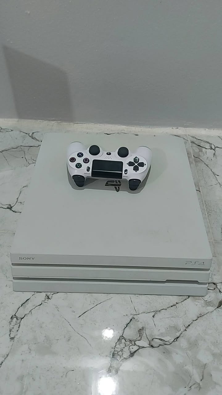 بلي ستيشن 4 pro  مهكر الهارد  1 تيرا(1000كيكا)،  معا جوستيك 2 ( يدتين اصلية بالا )، نظافة الجهاز 100/100.
السعر 350 نهايته. 

رقم الموبايل(***********) وبي واتساب
