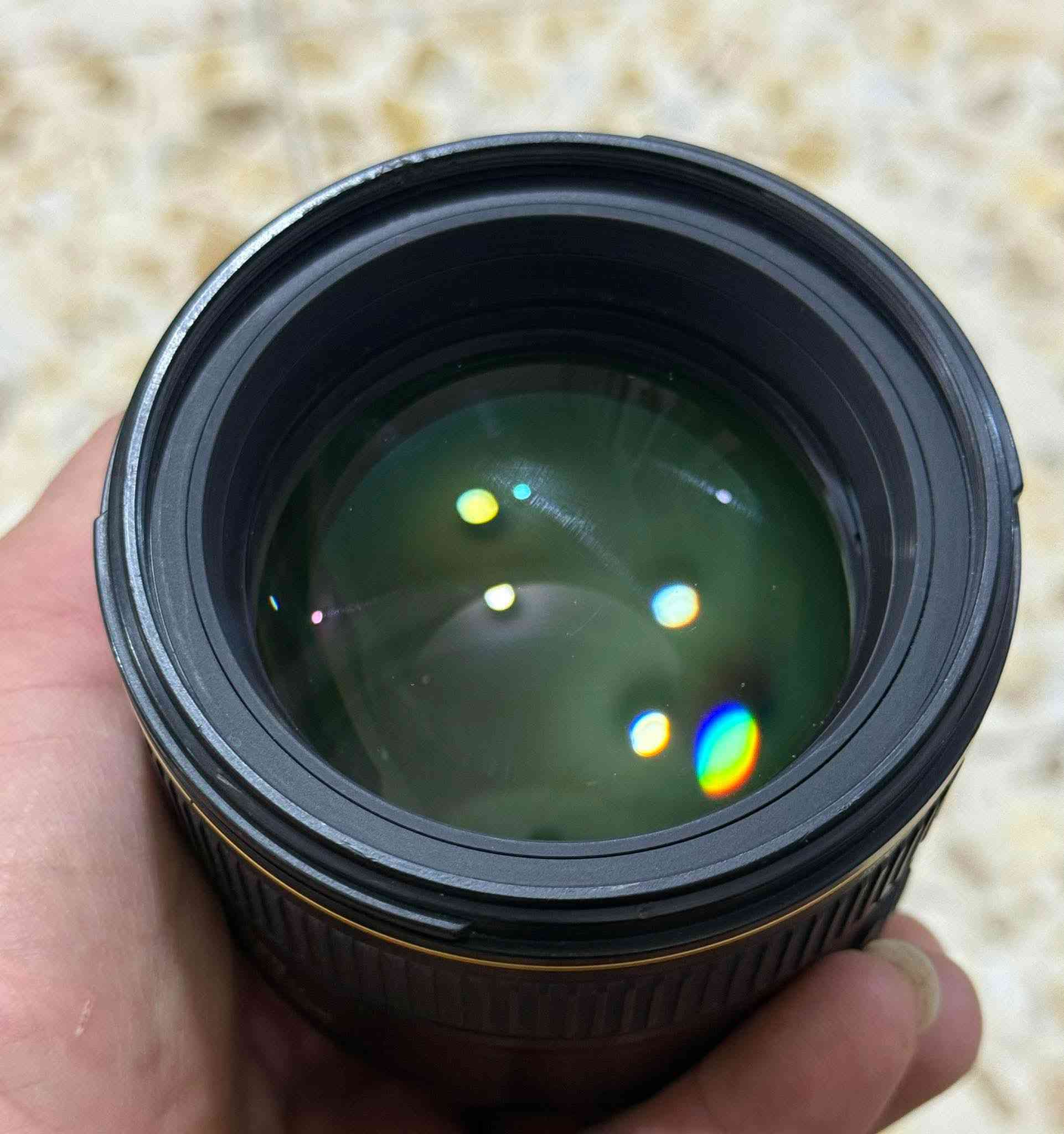 #عدسه 85 1.4  نيكون للبيع نظافه 100‎%‎ جميع الملحقات موجوده مكاني ناصريه  ***********
