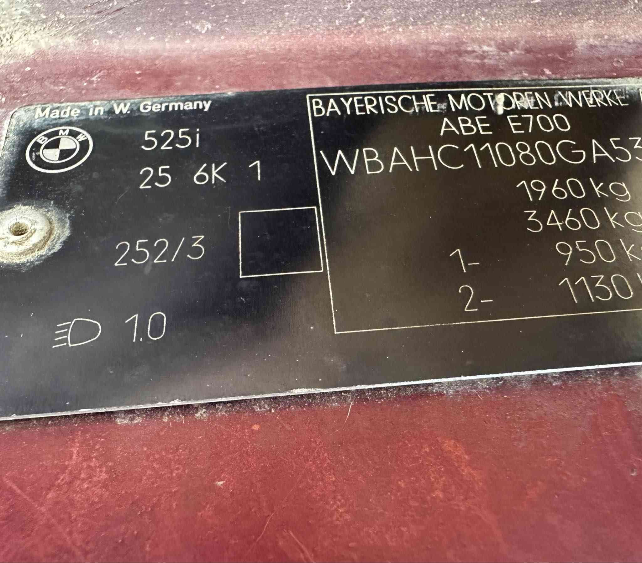 BMW/525iکەپس گێر عادی 
مۆدیل 1991سلایت ئێش ئەکا
٢جام کارەبا ئاڕم سۆران
گێرو مەکینەی بەشەرت 
عەینەو کلاجی تازە گۆراوە 🚀
زۆر توندو تۆڵە 
گەردنو ئەکسلو تاقم پێش بەشەرت 
گەرمی ♨️مەزبوتە 
موسو براوە وەرگەراو بەشەرت 
سعر 24گڵا گۆرینەوە ناکەم 
شوێن چەمچەماڵ 
***********
***********
Admin ❤️🌹 شمشمل, السليمانية
