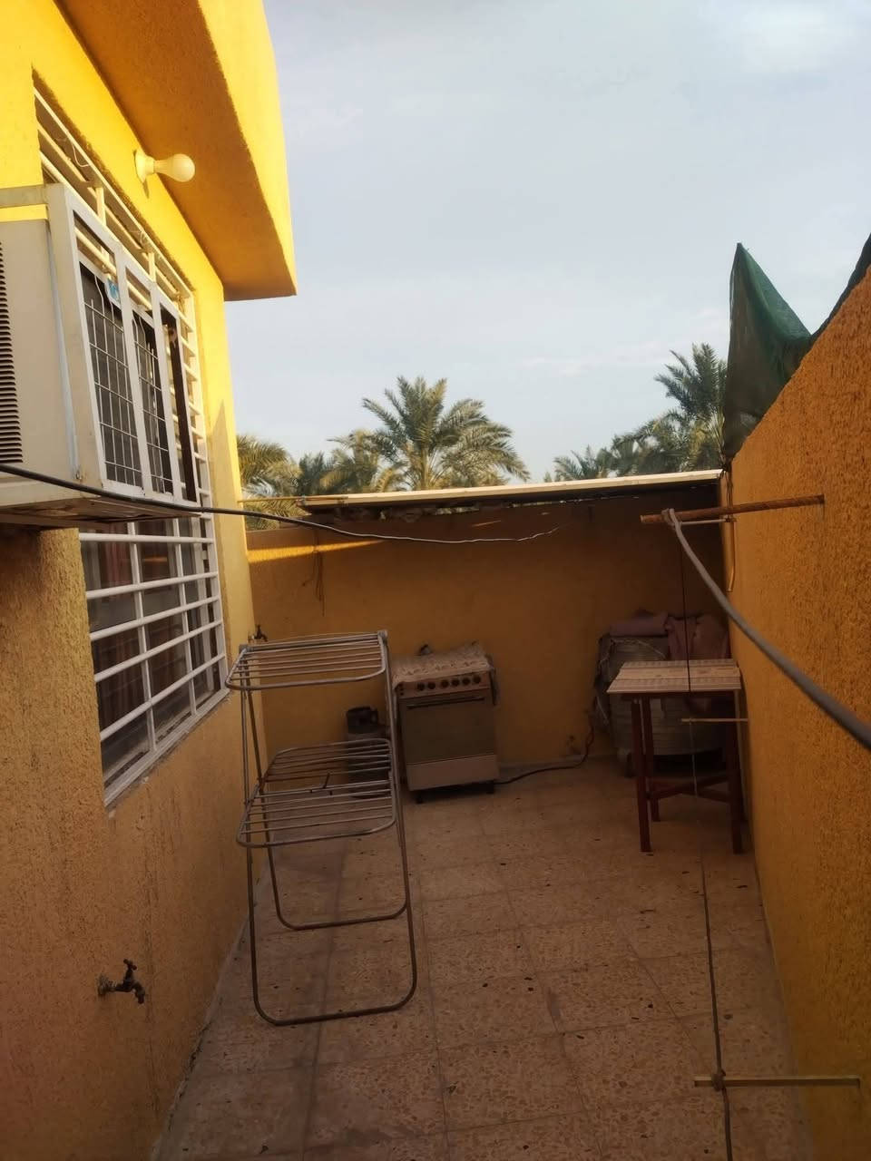 السلام عليكم بيت للبيع مساحه ٣٠٠ طابو صرف زراعية ٢٥ السعر١٥٠ وبي مجال يبعد عن الشارع العام ٥٠متر جسر ديالي القديم منطقة التويثا هاتف ***********
