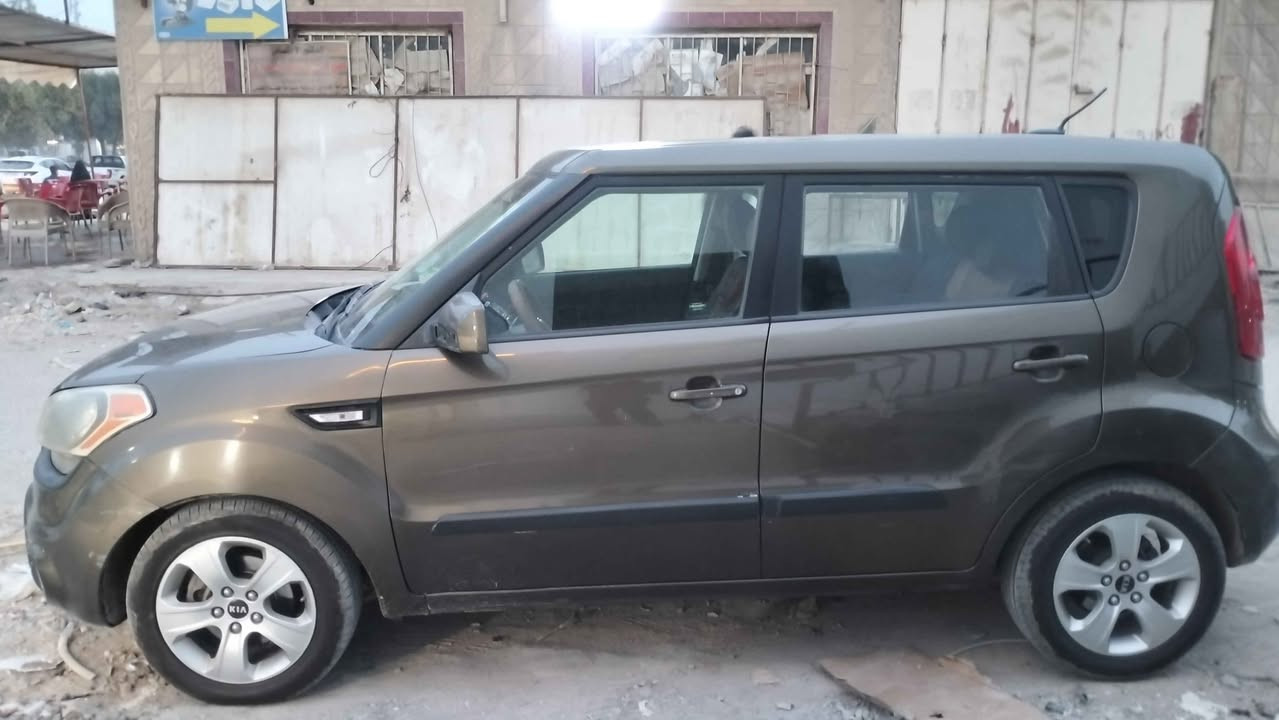 سلام عليكم 

سيارة صول 2013 امريكي رقم كربلاء مكان السيارة محافظة بابل الحلة
محرك 1600 GDI 
سيارة تخم تاير جديد 
ادامة كاملة للسيارة
محرك كير نظيفات 
تحكمات ستيرن
ماشية 128 الف
السيارة بيها تلحيضات بالكشر ومكانات صبغ ابيعك حزام علما بيها قطعتين نظيفات 
للتواصل اي استفسار 
***********
واتساب او على الخط فقط
السعر ٨٥ وبي مجال
عندي بيها سونار للسيارة Singapore
