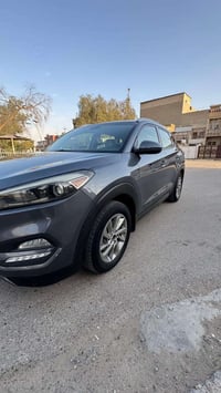 توسان مديل 2016 وارد امريكي حادثها جاملغ الايمن ومبدل نفس الون   ماشيه...