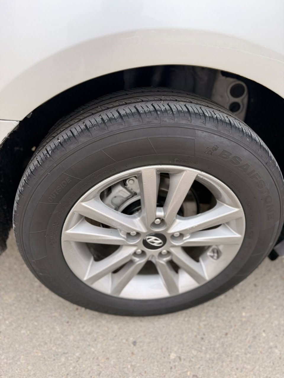 سلام عليكم سوناتا 2017وارد كوري.  بيع سريع مكينه وكير. حداده وتخم تاير وسياره كفاله عامه ماعده الصبق.  رقم سليمانيه السنويه 2030   وكاله وتحويل ماكو  يشكال    مكان البصرة. ***********
