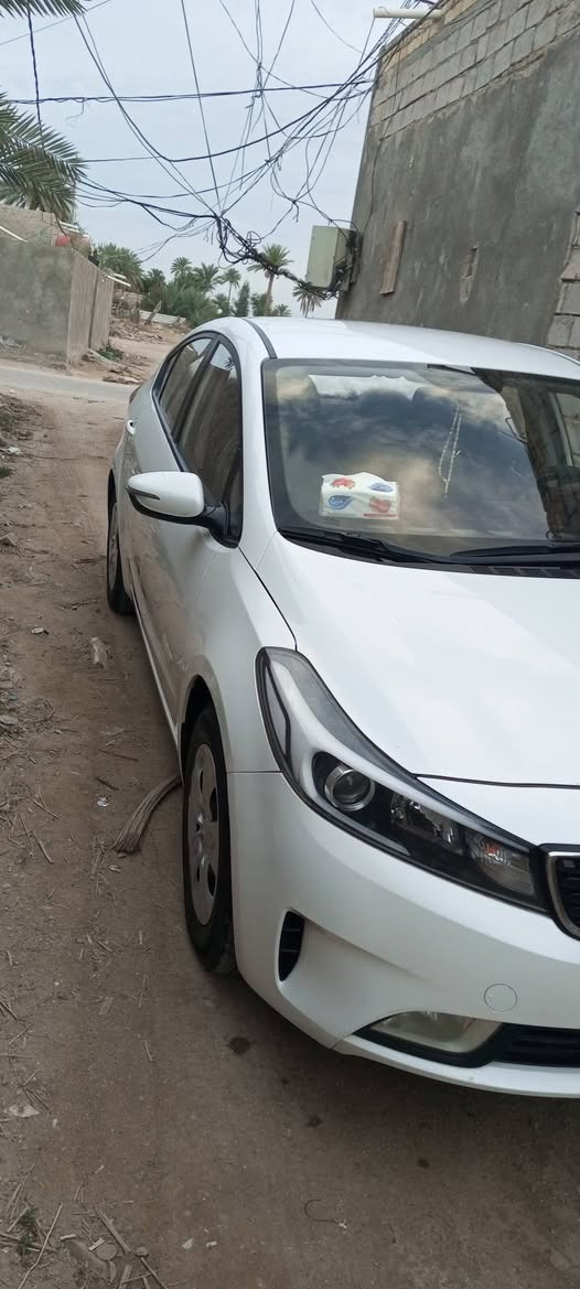 السلام عليكم
سيراتو موديل 2017
مكفوله،،، سنويه 27
رقم الماني مميز 
ماشيه 75
وكاله بأسمي من شخص وليس شركه 
استخدام شخصي ونظيفه واحلا من الصور
لون ابيض صدفي 
السعر تعال واهلا وسهلا بيك كلشي بالقسمه
متواجد اكثر شي ليلآ 
***********
