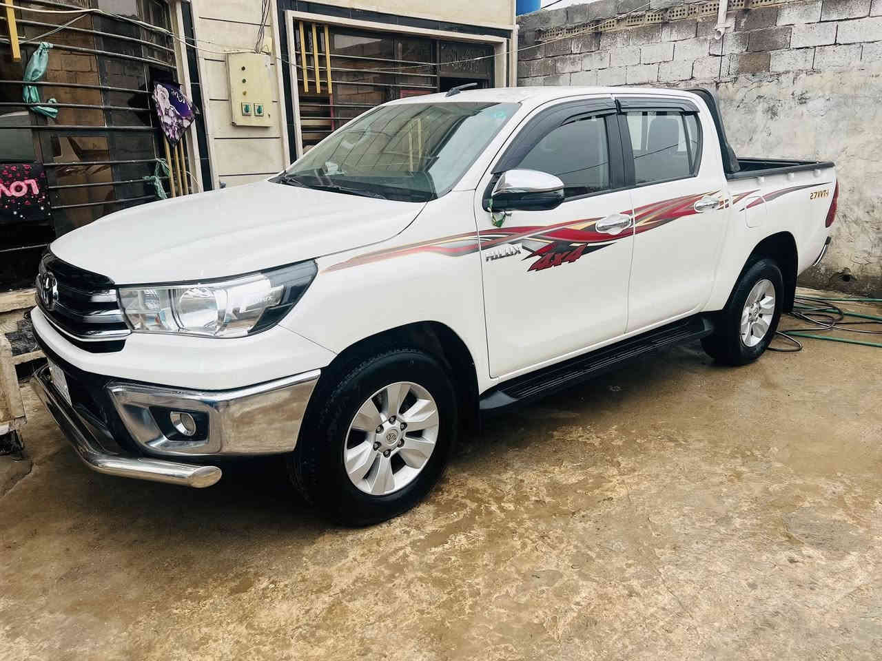 سلام عليكم فورويل 2016 كويتي بصمه فول تبريد قطعتين شاشه كامره حساسات اوتماتيك رقم واسط جديده كلش ع وضع الشركه بيه باردات بلبدي فوك التاير السعر 245 وبيه مجال مراوس ترهم *********** واسط الصويره
