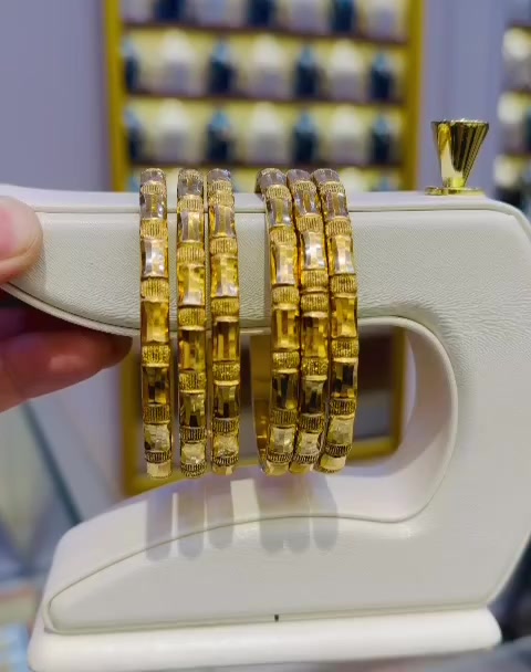 بتوت مستعمل موديل راقي وعملي 👍 
ناصريةبدايةالحبوبي مقابل صيدلية الشعب 👍 
للحجز وتوصيل واتساب ***********☎️🛵
نتواجد لحد ساعه 12م حياكم الله محلكم هذا ✔️
#جديدنا #نزاكة #ذهب #اساور #مستعمل
