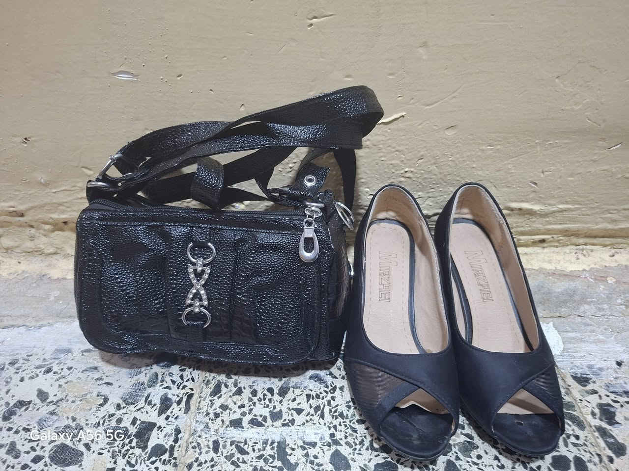 حذاء 👢مع جنطه ب10
ماعده سوده ب15مع حذاء 👢لان جلد روغان اصلي


**إذا كنت صاحب هذا الإعلان وتريد حذفه لأي سبب، رجاءا أرسل رسالة إلى الدعم الفني**