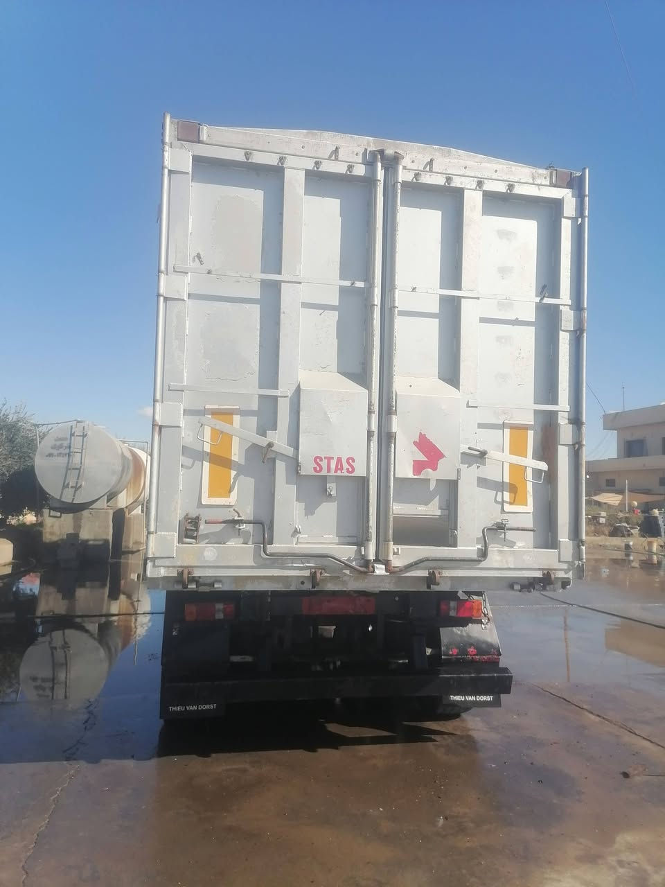 نساف للبيع جوبلس 3دنكير دبل تاير شاصي فافون 62متى مكعب طول 11متر باب گلب ودفتري ***********
