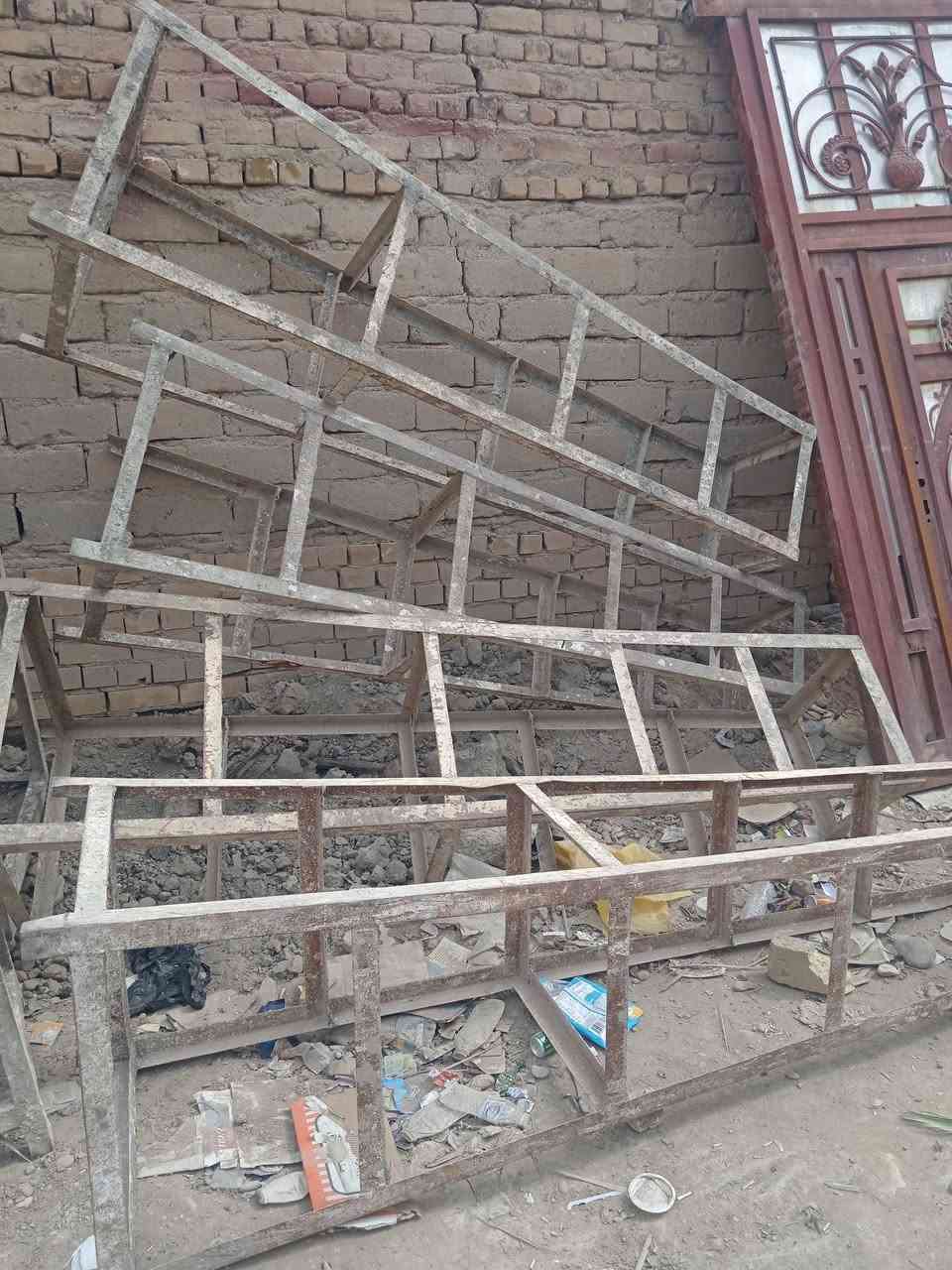 شيلمان  وعرباين  وبراج ابو مترين وابو مترين ونص ودوس ابو ٤متر وبراميل للبيع كلهن نضاف ***********
