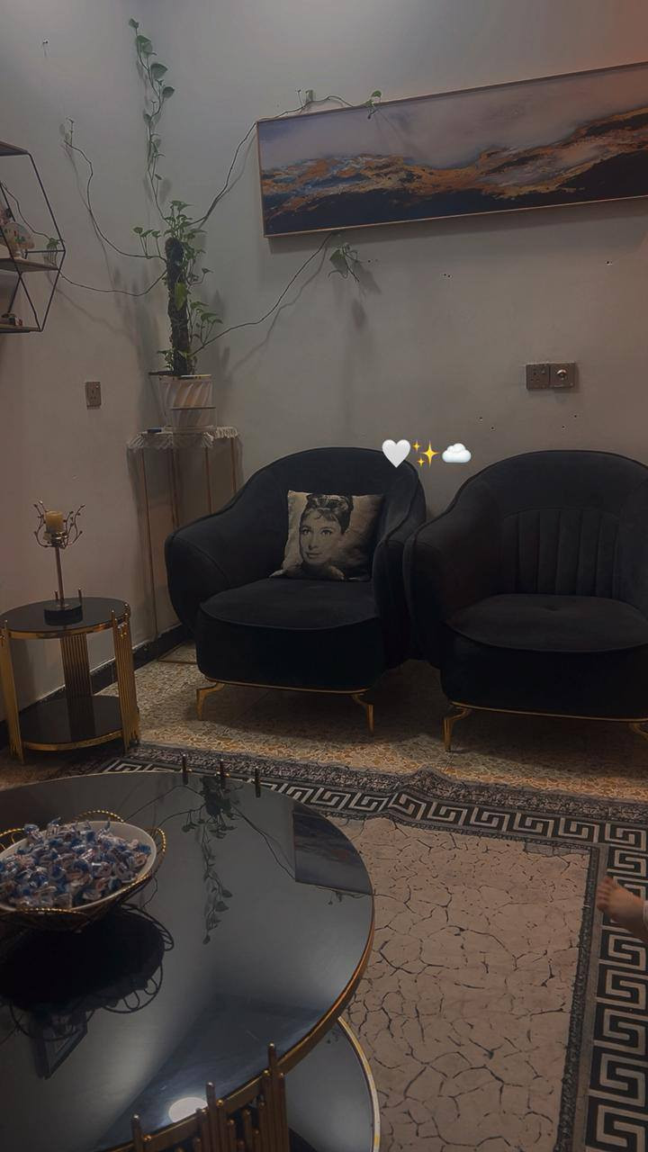 سلام عليكم خوان تخم أصلي تكمه قنفتين كبار وكرسين وطبله جبير واثنين صغار مكاني طوبجي  زراعي ***********
