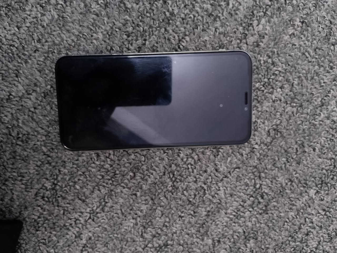 ايفون Xs مبدل شاشة اصلي فيس ايدي متوقف نضيف سعر150  ذاكرة 256وبي مجال بسيط***********
