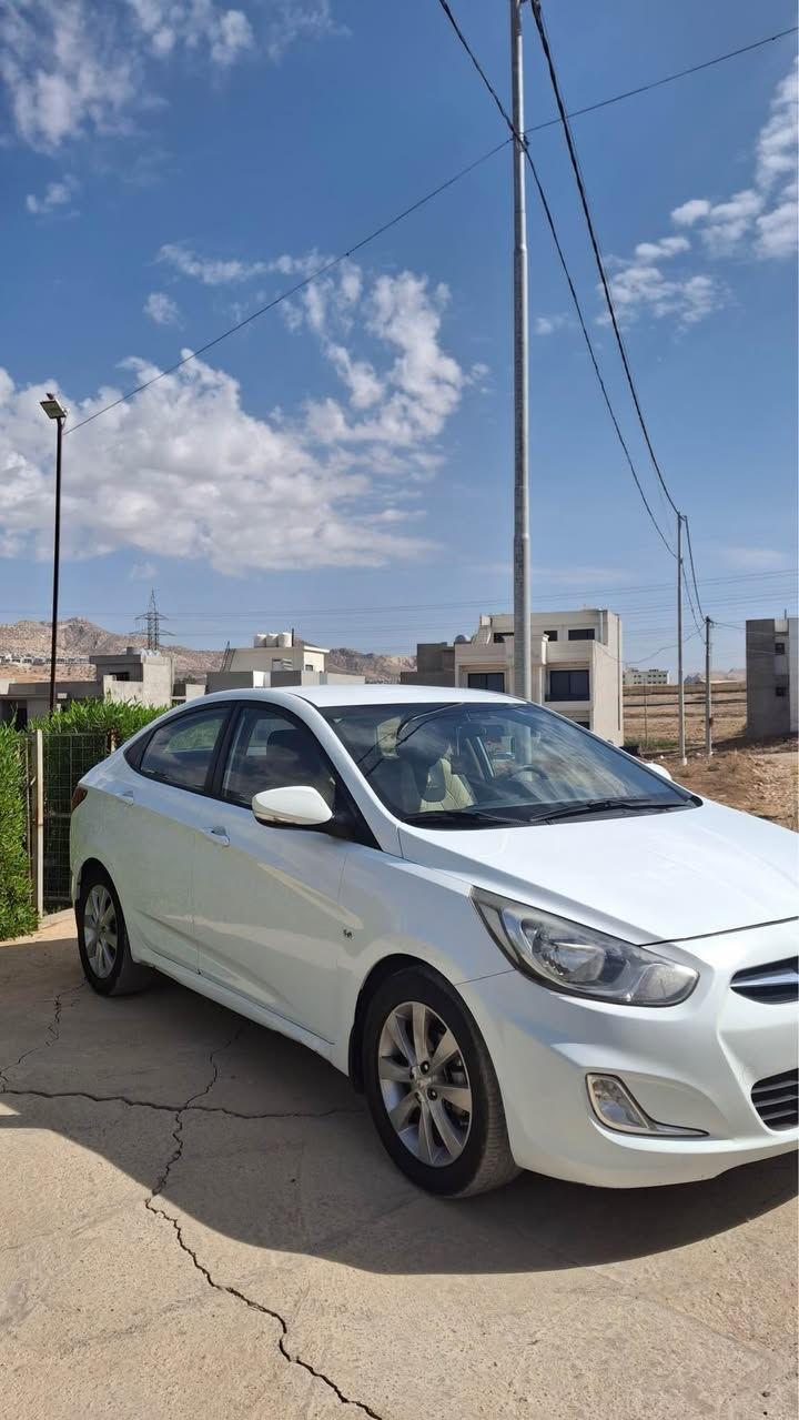 هونداي اكسنت 2012 
مه كينه 1.6 مه رغوب 
گێرئوتوماتیک گێر و مەکینە بشەرت و نەڤەبوینە
  بێ سبوخ 1 تەعدیل یاهەی 
173 هزار کیلومەترا یاچوی ئێک دەستە 
660 هزار ژی خرامە یێل سەر دێ ژبەر سەعرێ هێنە خار
 سعر ژی ١٠٨ وەرەقە و مەجال

0751 118 3412 دهوك, العراق
