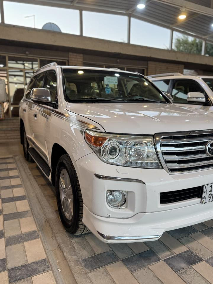 للبيع لاندكروز موديل ٢٠١٤ مكفوله من صبغ وتبديل وبارد مكانين بي دي ار زغار جداً ممبينات ابد السياره جديده كلش رقم بغداد تحويل ثاني يوم وجاهزه وتخم تاير جديد 

السعر ٣٩٠ وبيهه مجال بسيط للشراي 
***********
