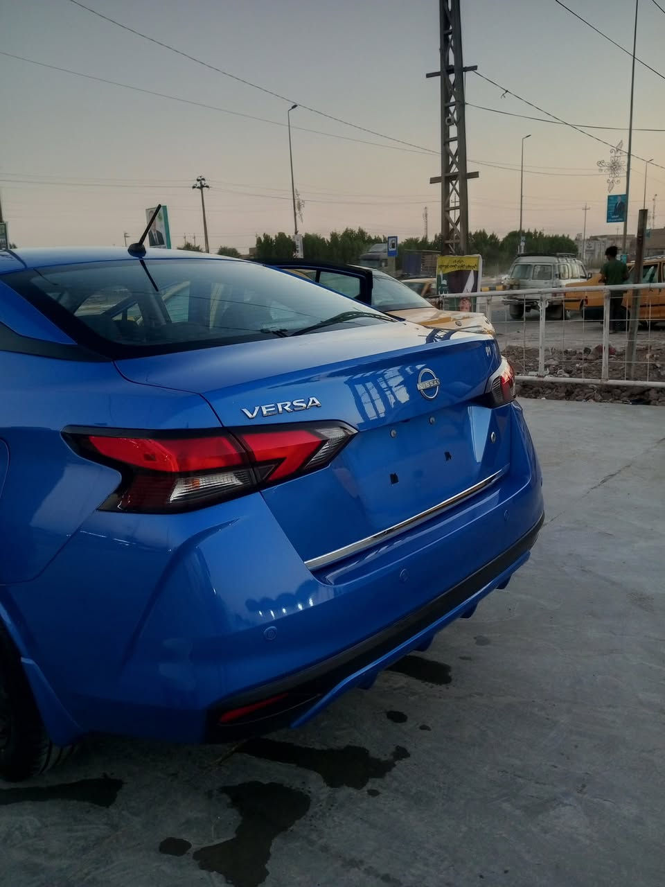 السلام عليكم 
نيسان فيرسا
موديل 2023
حره بسمي بدون رقم دخول جديد 
بدون فتح بدون تبديل فقط صبغ ربع البنيد والدوسه تصليح درجه اوله عله واضع الوكاله 
رادار امامي خلفي تواقف ذاتي سياقه ذكيه 
شاشه كبيره 
كامره خلفيه 
بكليت الد
سعر خاص او انتصل عل رقم وتساب مكاني ديوانيه 
***********
