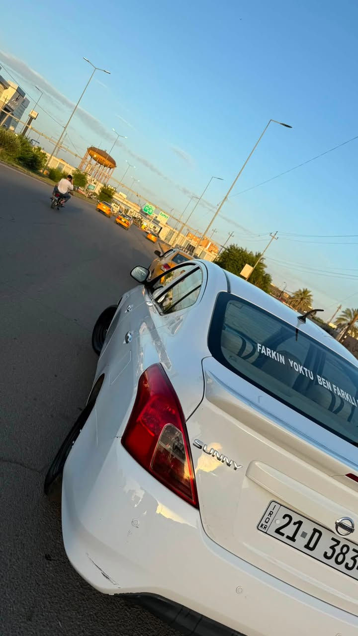 سلام عليكم
نيسان صني 2021
ماشية 160 km
بيها صبغ ربع باب السايق وتعديل بيها كم قطعة 
سنوية جديدة بأسمي تحويل ثاني يوم 
السعر/١٠٢ ومجال 
للتواصل ***********
