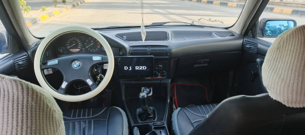 بي ام 520 سمنتي كبس مكينه وكير شرط ثاني بطناش  داخلها نضيف كير عادي سنتر لك زينول شاشه سلايت طكتين رقم جديد وهزه سنوين لي29 اني الشرعي‏ سعر 55 بيها مجال  ‪***********‬‏
