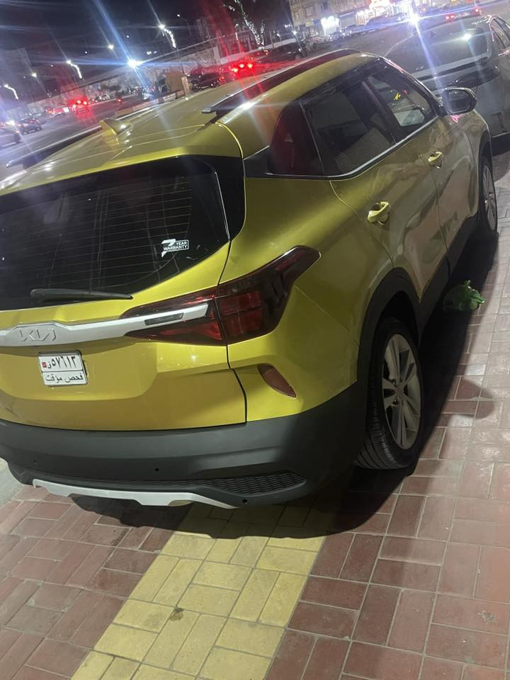 السلام عليكم كيا سليتوس امريكي موديل 2023 محرك 2000 موصفاتها شاشه كامره تحكمات تدفئه تبريد كشنات رادار تبريد قطعتين جاهزه لأخير السياره منفيس بعدهي ما مسجله راعيها ابو المنفيس متوفي فقط كفاله من الكص والعشاىر السعر 80 ورقه لاستفسار***********
