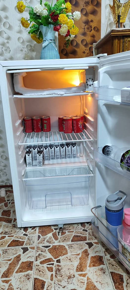 ثلاجه باب واحدالحجم الزغير كلش جديده على البلاد ماملعوب بيها شرط على وضع الشركه المكان حيانيه ***********
