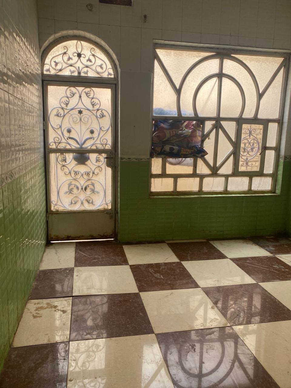 🏠 دار سكنية للبيع في الديوانية 🏠

الموقع: حي الزهراء - خلف المعهد التقني - فرع أبو عبد الله الكناني.

📍 التفاصيل العامة للدار:
• المساحة الكلية: 120 متر مربع.
• نوع الطابو: ملك صـرف (سند طابو صرف).
• حالة البناء: بناء طابوق، والبيت جاهز للسكن (التفاصيل كاملة واضحة بالصور المرفقة للممر، الاستقبال، المطبخ، والخدمات).

💰 السعر:
• السعر: خـــاص (توجد مراعاة بالسعر وبيه مجال للشراي).

📞 للاستفسار والتواصل:
• رقم الهاتف (واتساب فقط): ***********
• أو المراسلة مباشرة عبر الخاص.

(يرجى التواصل للجادين في الشراء فقط، والمعاينة متوفرة بالتنسيق المسبق) ديوانية, القادسية
